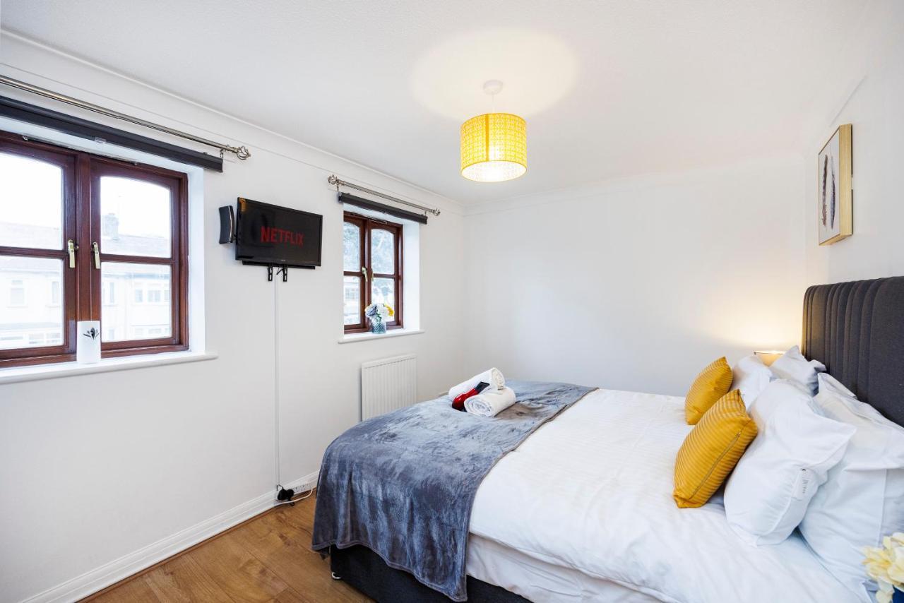 Lovely 2 Bd Hse With Parking Near Excel Londres Exterior foto